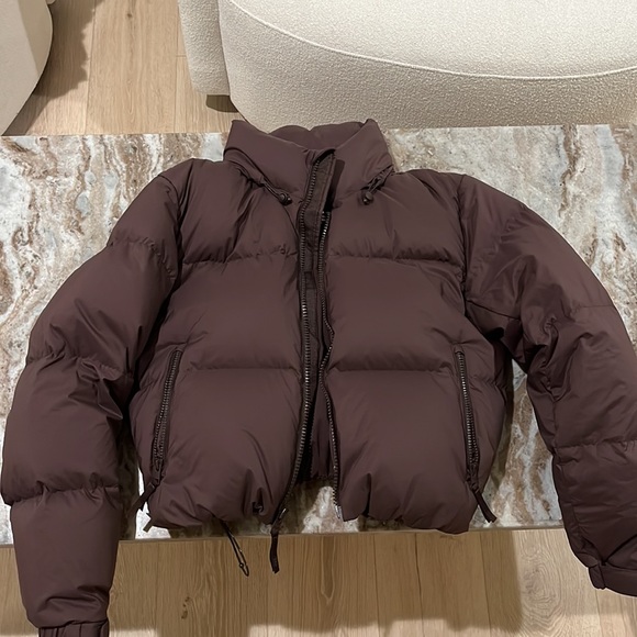 ARITZIA MEGA PUFF - Picture 7 of 10